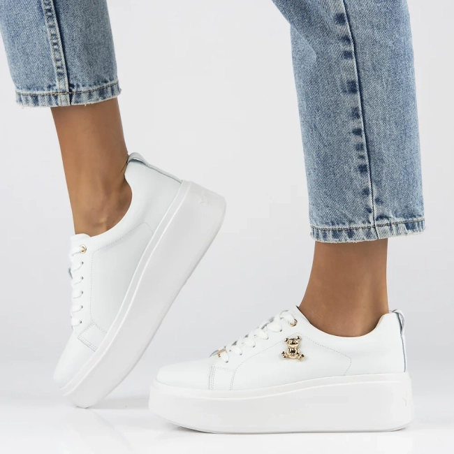 Bílé kožené sneakersy Filippo DP6246/24 WH