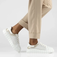 Bílé kožené sneakersy Filippo DP6164/24 WH
