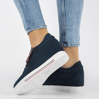 Tmavě modré kožené sneakersy na klínku Filippo DP2350/21 NV