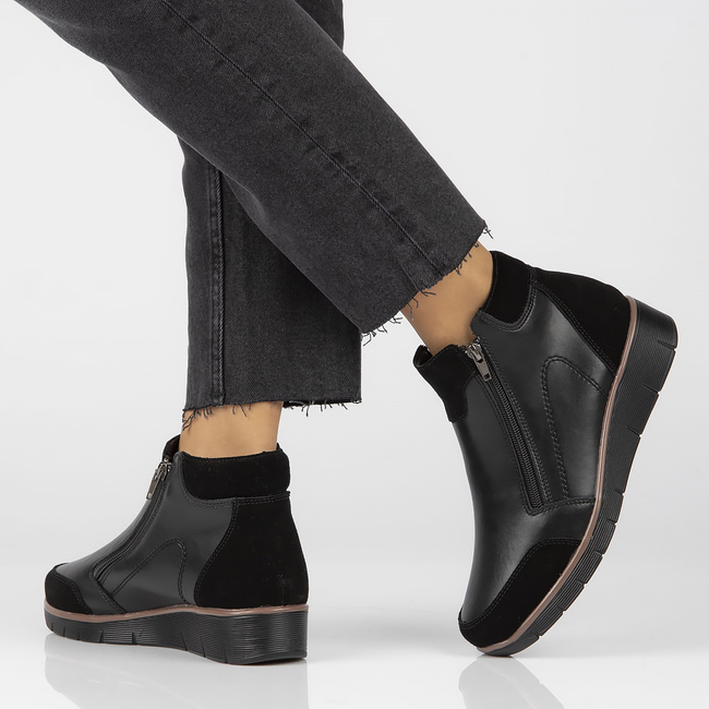 Černé kožené kotníkové boty na klínku Filippo DBT3950/26 BK