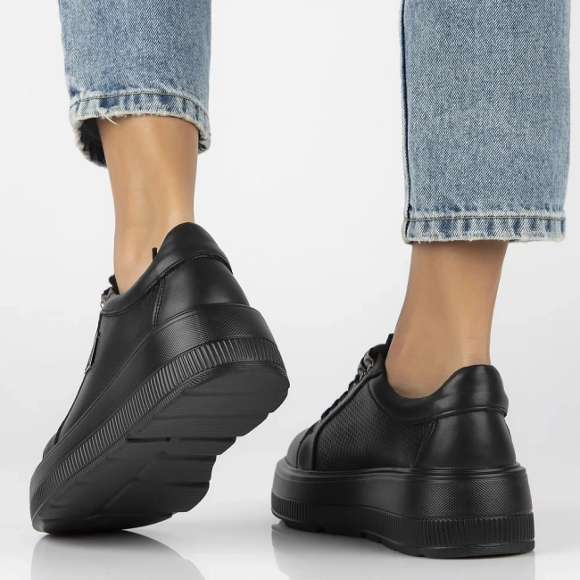 Černé kožené sneakersy Filippo DP6382/24 BK