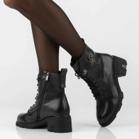 Černé kožené kotníkové boty na podpatku Filippo DBT8030/26 BK