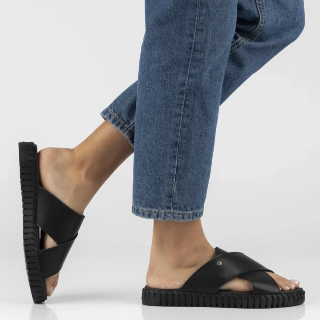 Černé kožené pantofle Filippo DK7626/26 BK