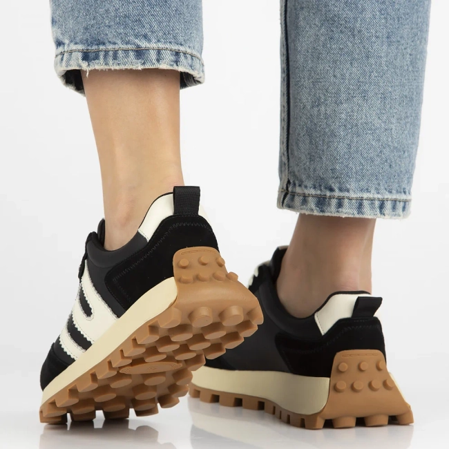 Černé kožené sneakersy Filippo DP6743/25 BK