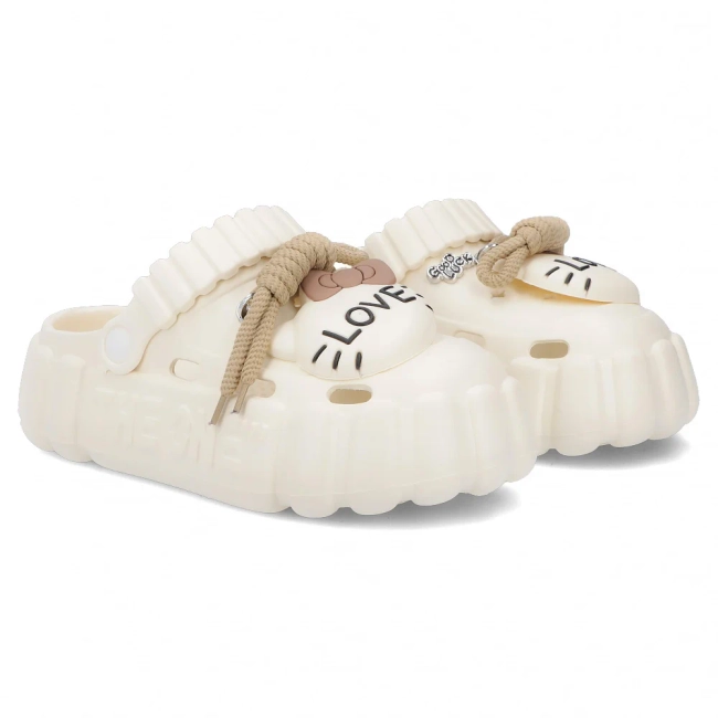Bílé pantofle Filippo DK7912/26 WH