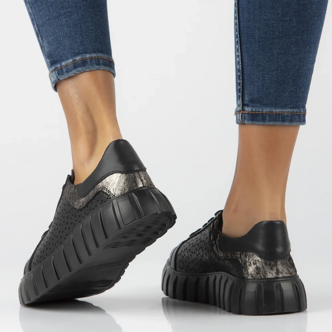 Černé kožené sneakersy Filippo DP6164/24 BK
