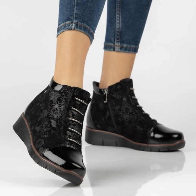 Černé kožené kotníkové boty na klínku Filippo DBT3179/26 BK FL